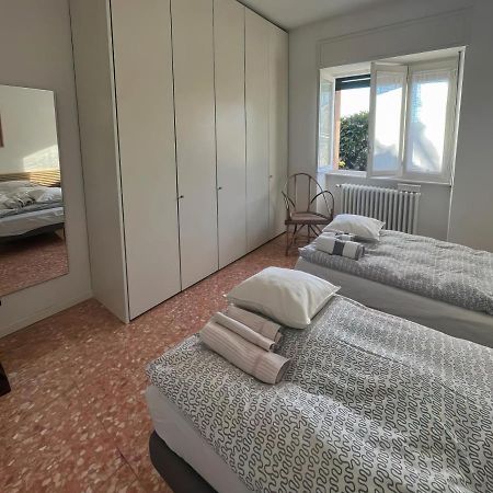 Vila Casa Vacanze Le Violette Brunate Exteriér fotografie