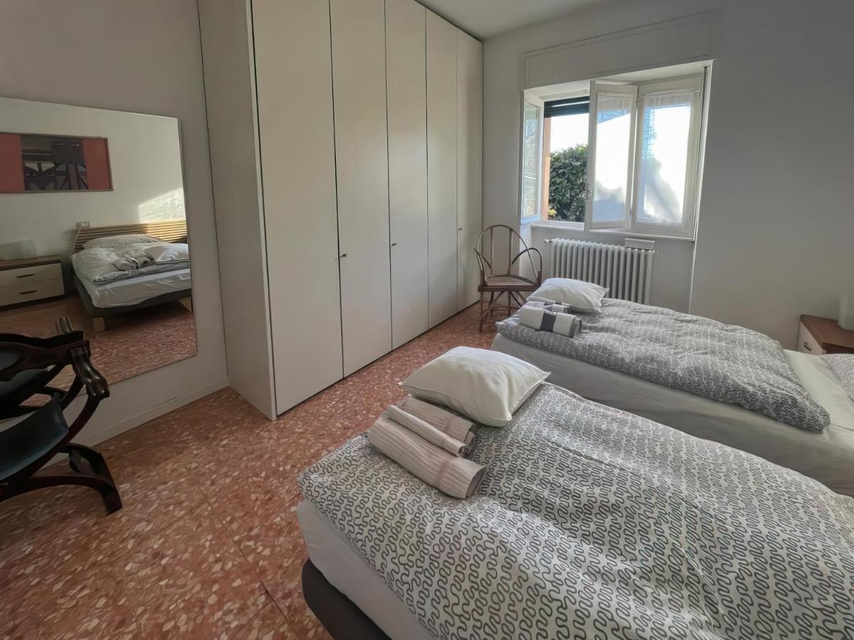 Vila Casa Vacanze Le Violette Brunate Exteriér fotografie