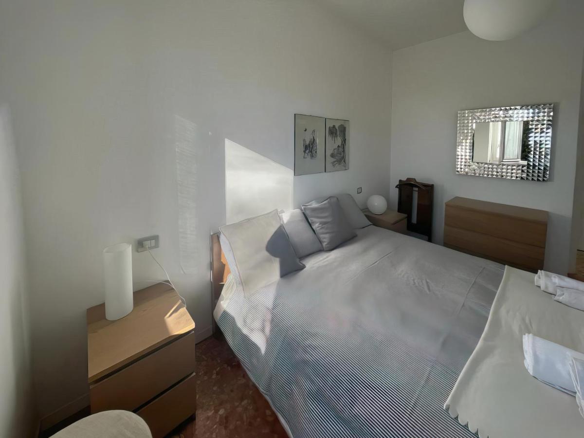 Vila Casa Vacanze Le Violette Brunate Exteriér fotografie