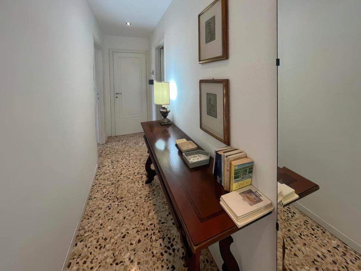 Vila Casa Vacanze Le Violette Brunate Exteriér fotografie