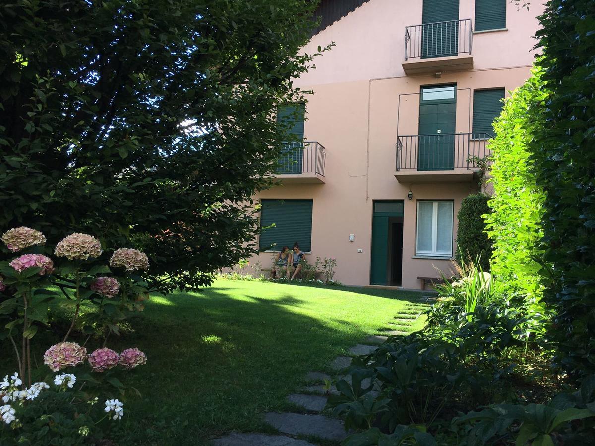 Vila Casa Vacanze Le Violette Brunate Exteriér fotografie