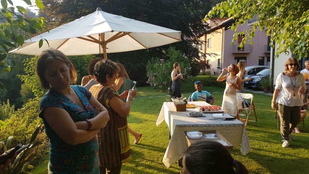 Vila Casa Vacanze Le Violette Brunate Exteriér fotografie